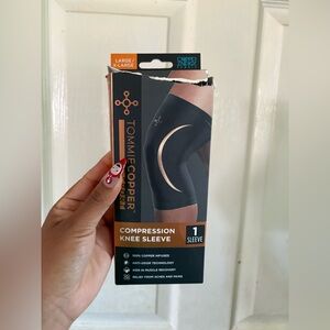 Tommie Copper Black Compression Knee Sleeve